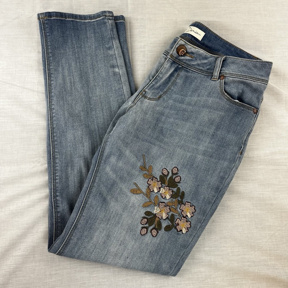 Cato EST 1946 Denim Jeans Womens Sz 4 Distressed Embroidered Floral Contemporary